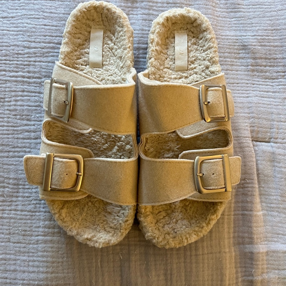 H&M tan Sherpa sandals - size 9